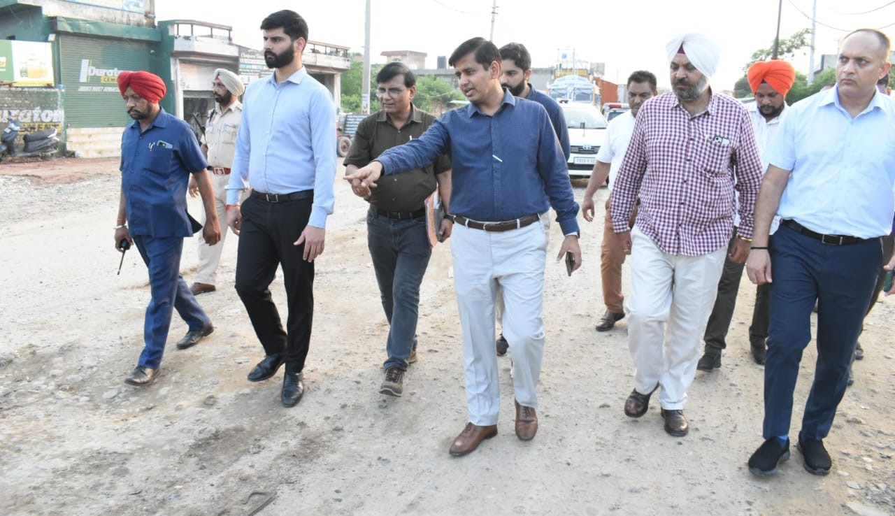 DC directs civic bodies to remove blockage from drainage points for swift rainwater drainage