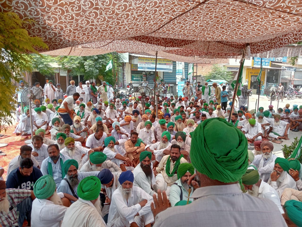 Bharti Kisan union holds indefinite protest outside Bajakhana police station