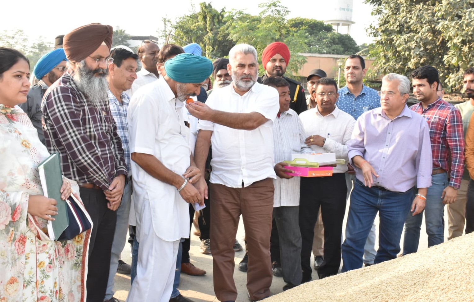 61 lakh MT paddy arrived, 60 lakh purchased ;  payments over Rs 10k crores cleared