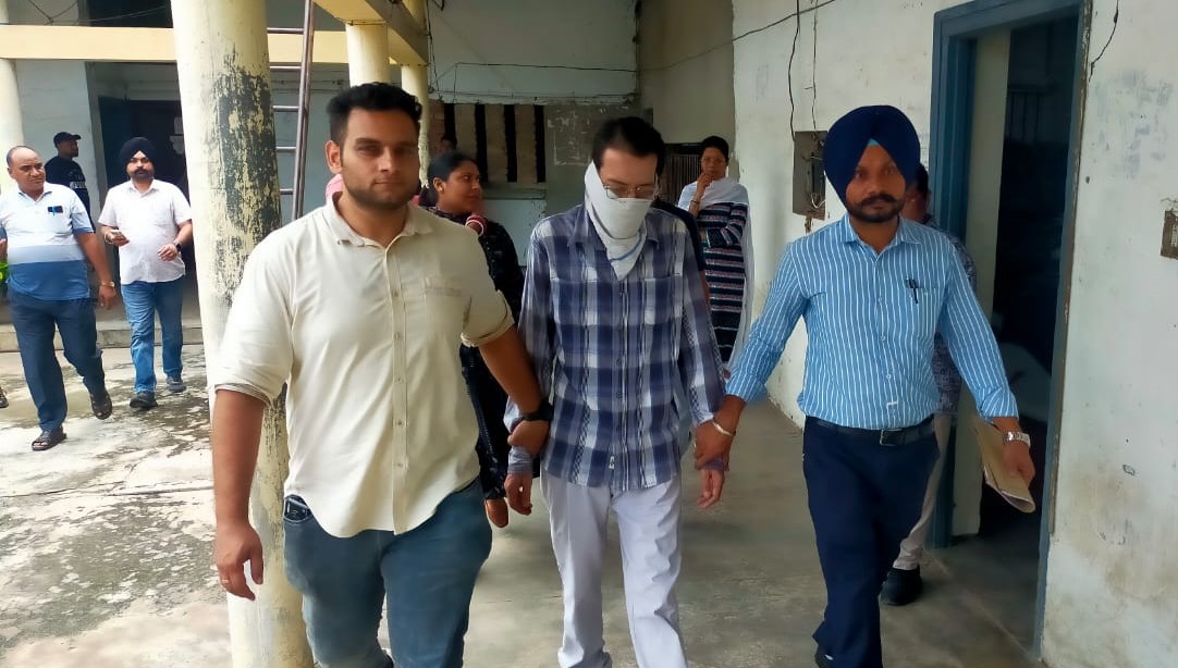 Vigilance Bureau nabs Nakodar  R.C for taking bribe of  Rs 6000