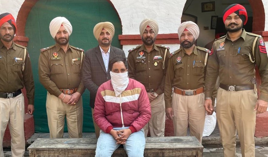 Drug peddler PO arrested.