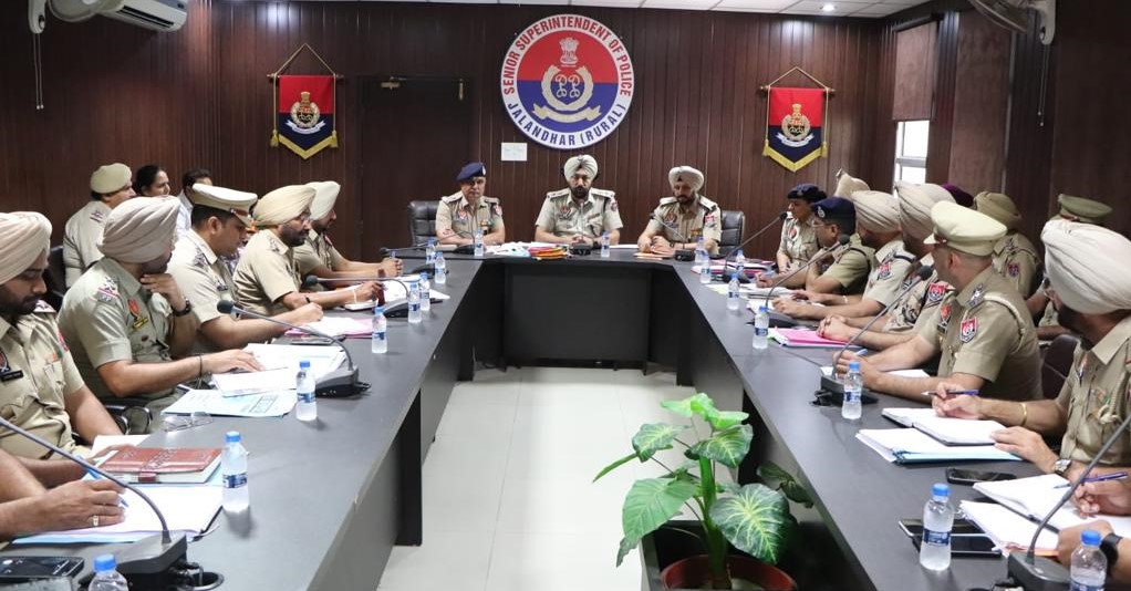 SSP chairs crime meeting will all officials