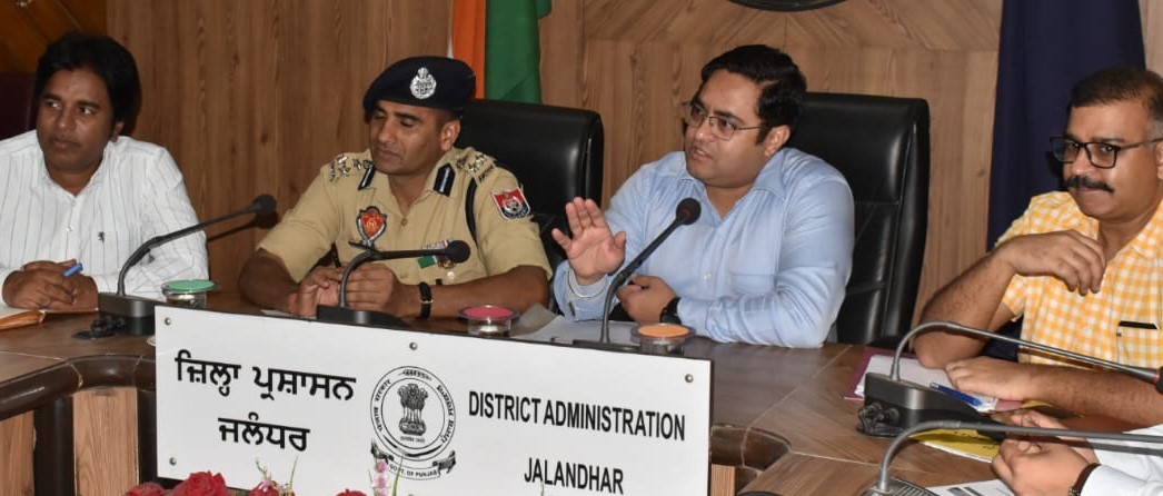 DC, CP meet industrialists, seeks support for Sarkar- Sanatkar Milni