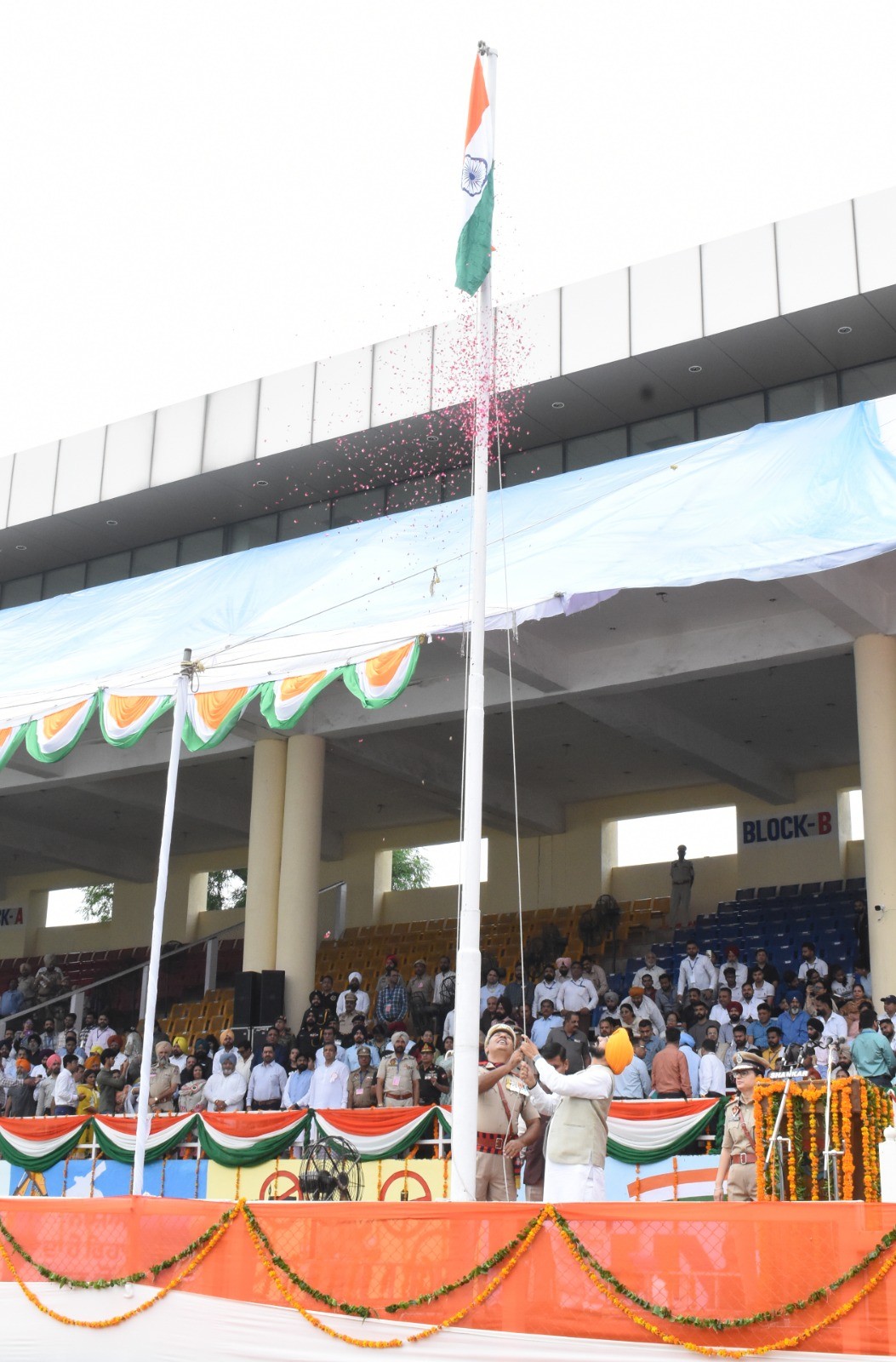 Cabinet Minister T.S. Sond hoists tricolour in Jalandhar