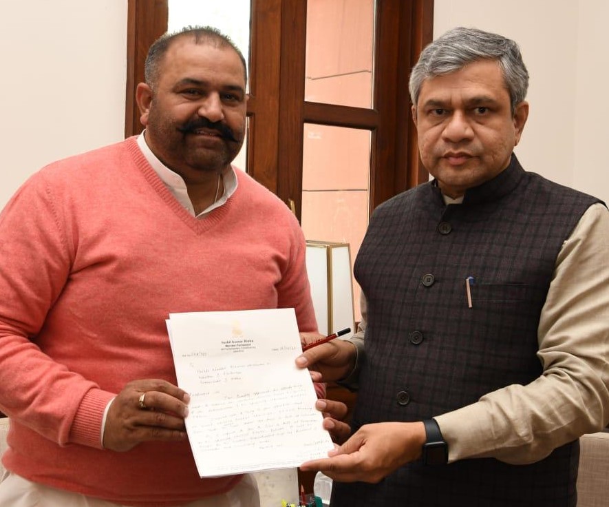 MP Sushil Rinku meets Union Railway Minister, requests halt of Vande Bharat Express in Jalandhar