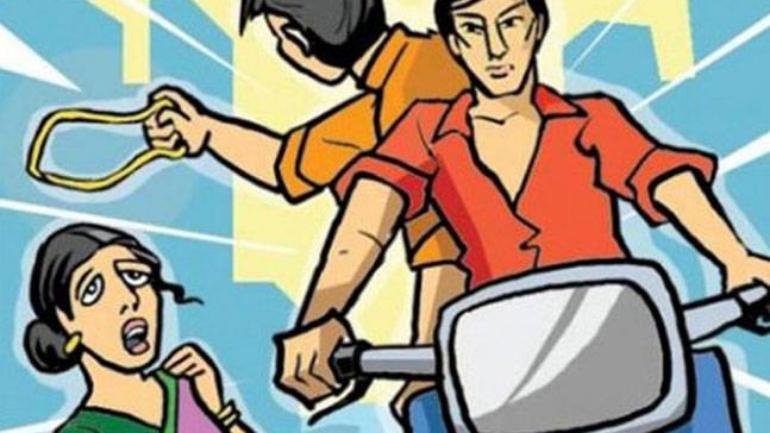 Two unidentified booked for snatching woman’s chain on temple premises.