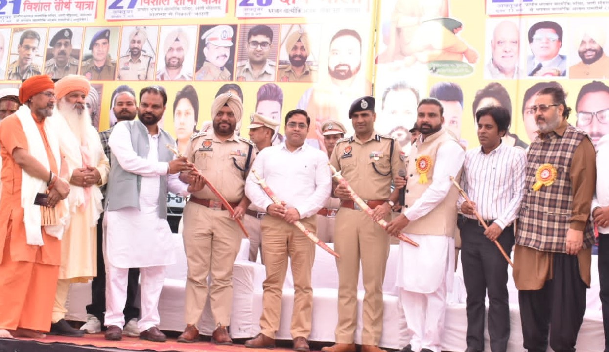 DC, CP greet people on birth anniversary of Bhagwan Valmiki