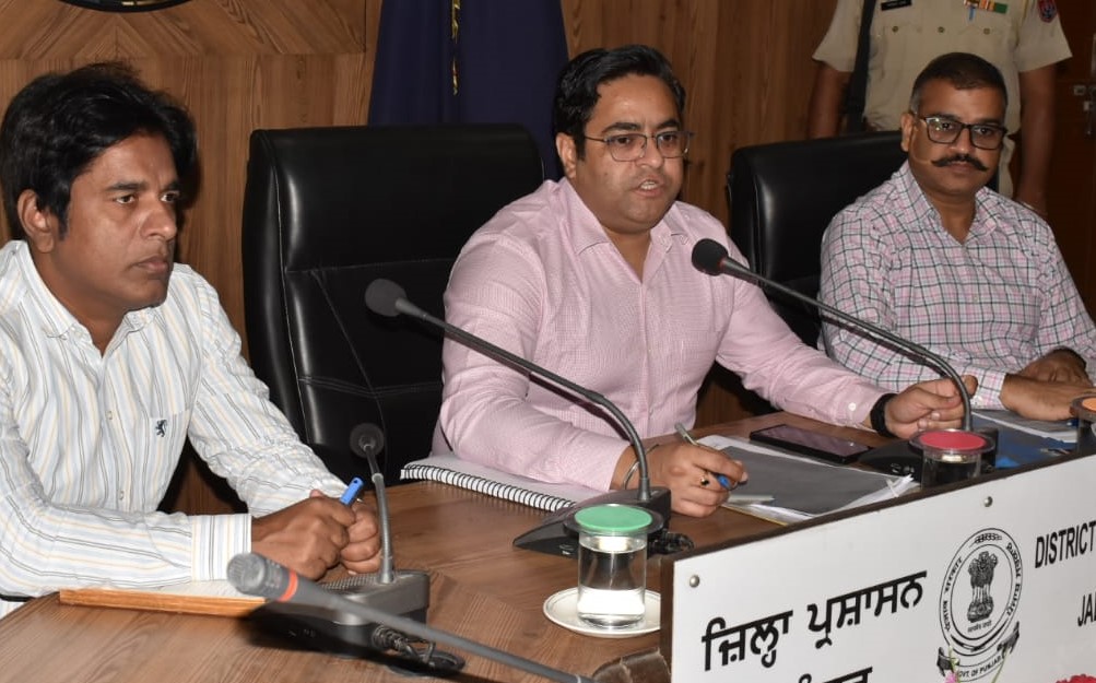 DC reviews preparations for ' Sarkar- Sanatkar Milni' on Sept 14