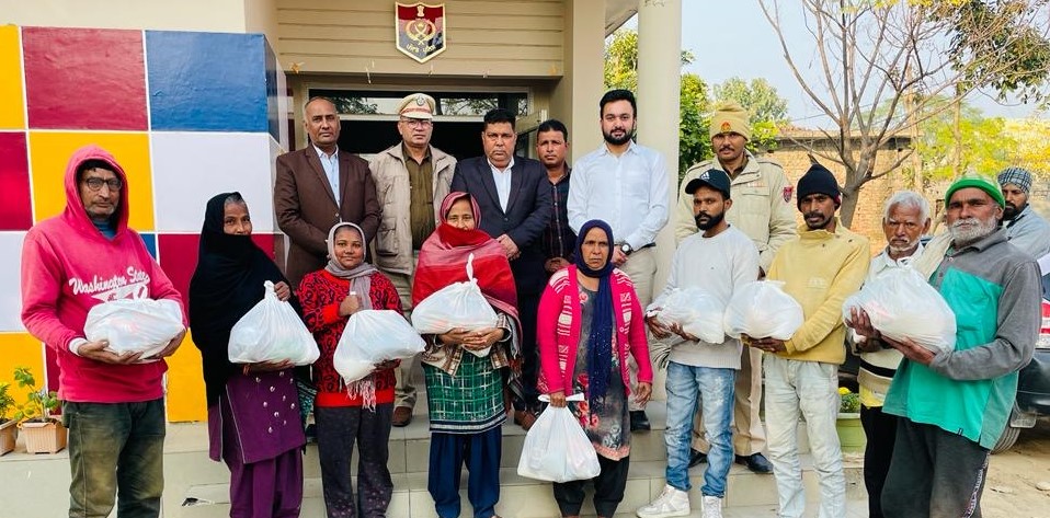 Nurmahal police Saanjh Kendra distributes ration.