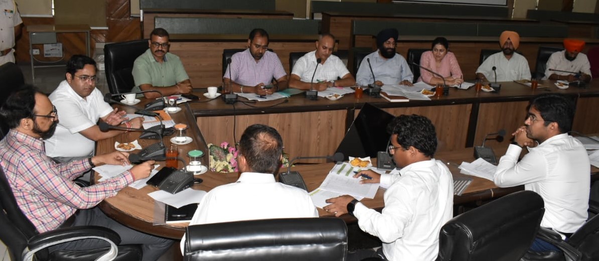 NHAI Advisor, DC direct officials to expedite land acquisition disbursements; review express highway
