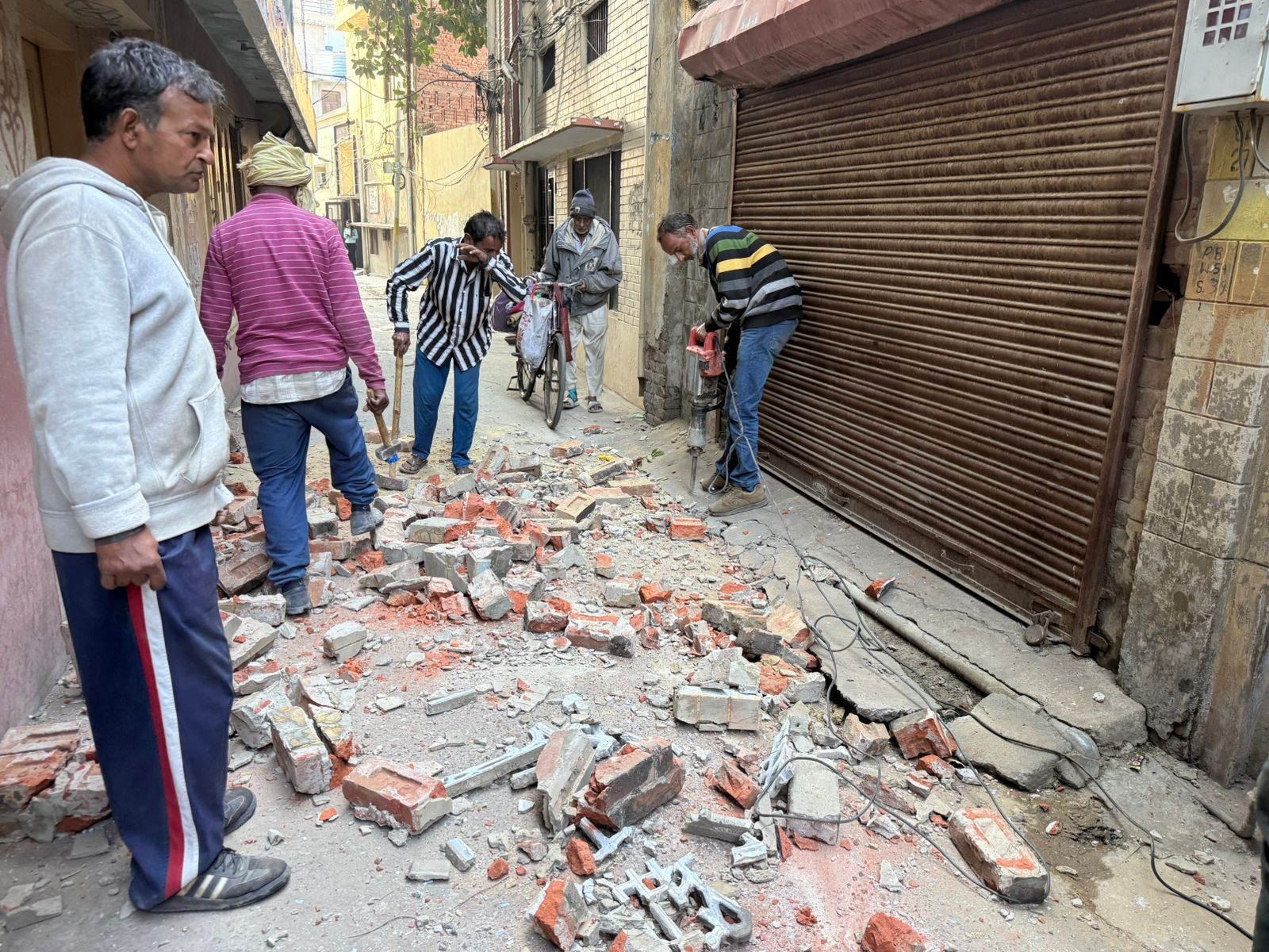 Illegal property of drug peddler demolished in Mohalla Mandi Road