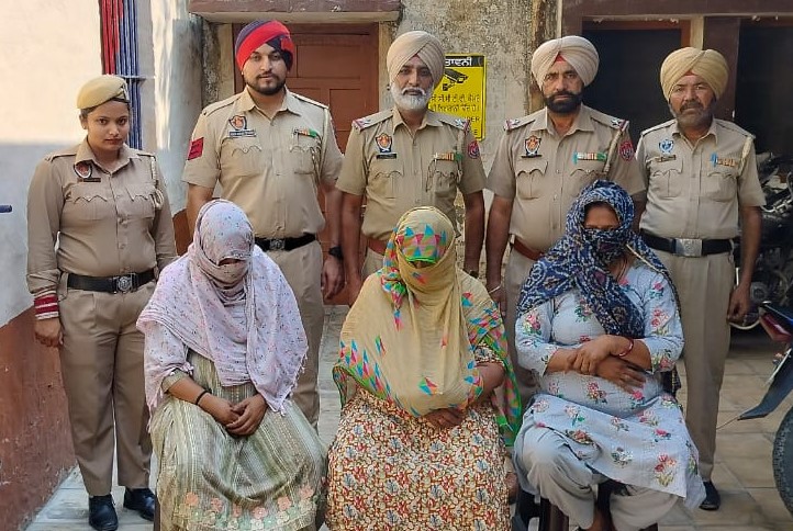 Three women arrested for snatching woman’s chain