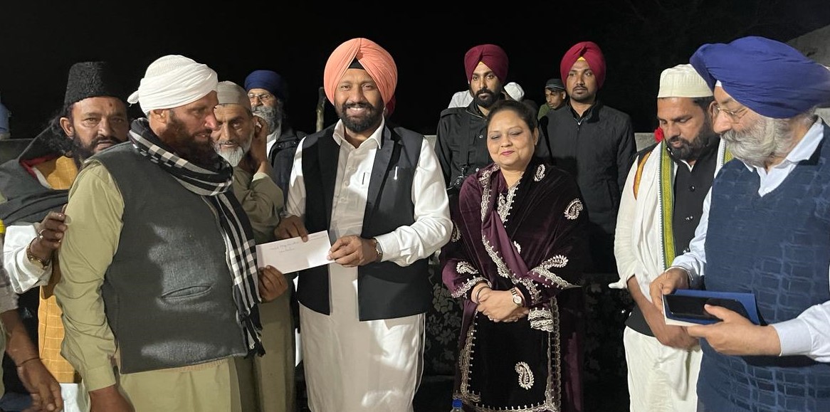 Balkar Singh distributes cheques worth 14.50 Lakhs  