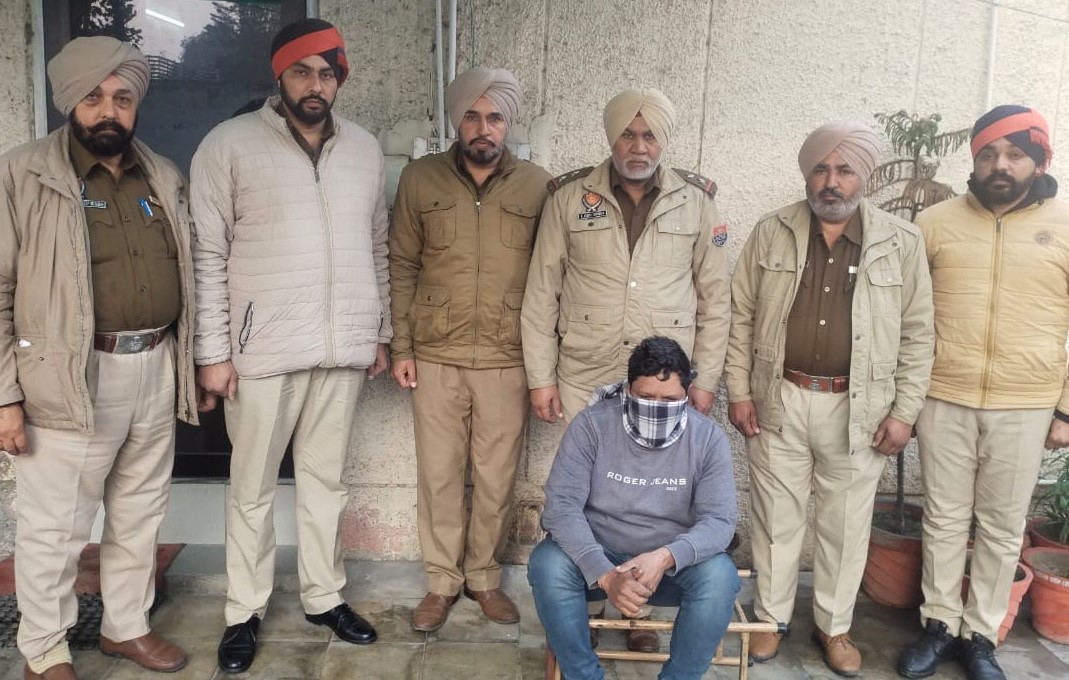 Criminal arrested for snatching, extortion