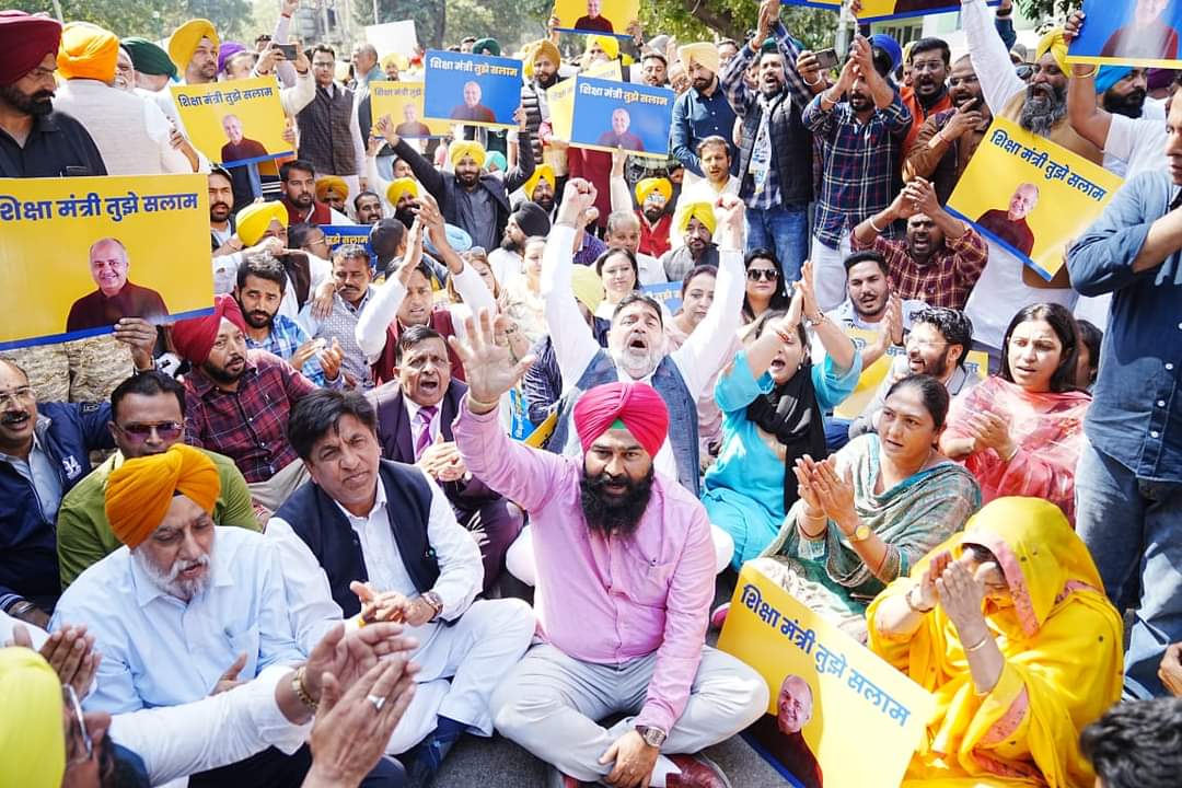 The Punjab women wing of AAP protested against Manish Sisodia's arrest in Chandigarh
