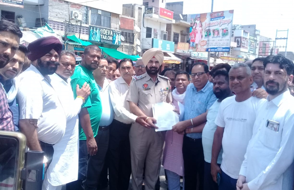 Nurmahal residents hold protest over worsening law, order.