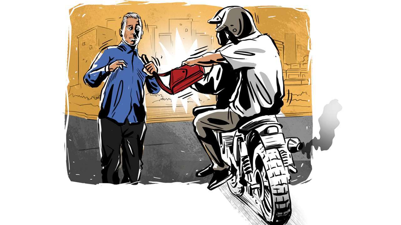 Three unidentified booked for snatched cash