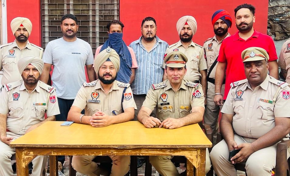 Police recover 8 KG heroin from  smuggler who swam  Pakistan to retrieve consignment
