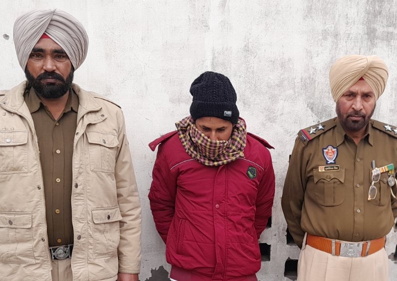 Two proclaimed offenders arrested