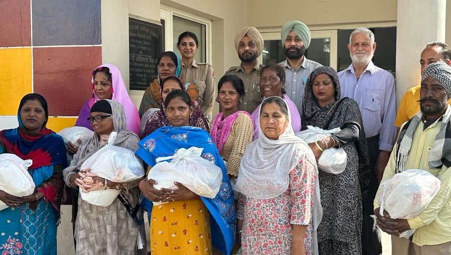 Nakodar police Saanjh Kendra distributes ration