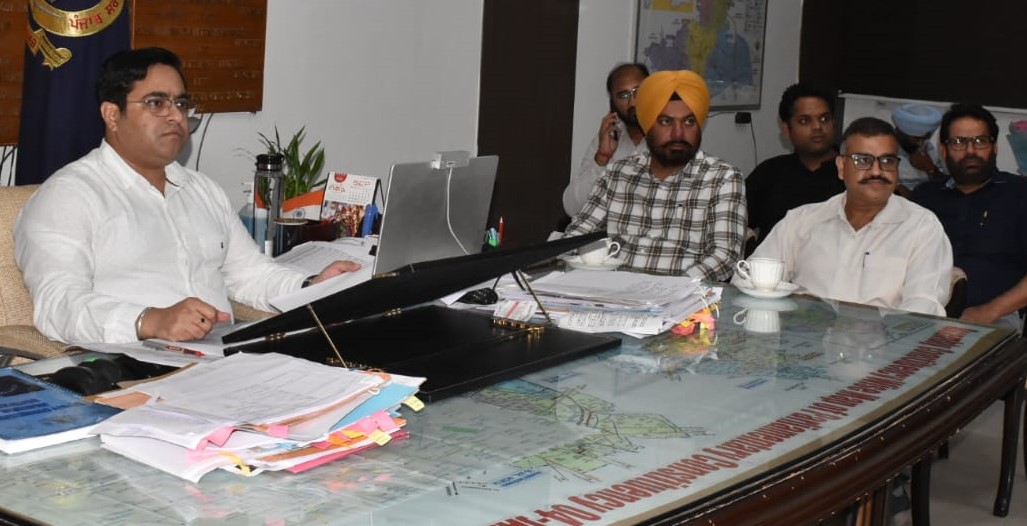 Multi-pronged strategy to curb stubble burning: DC