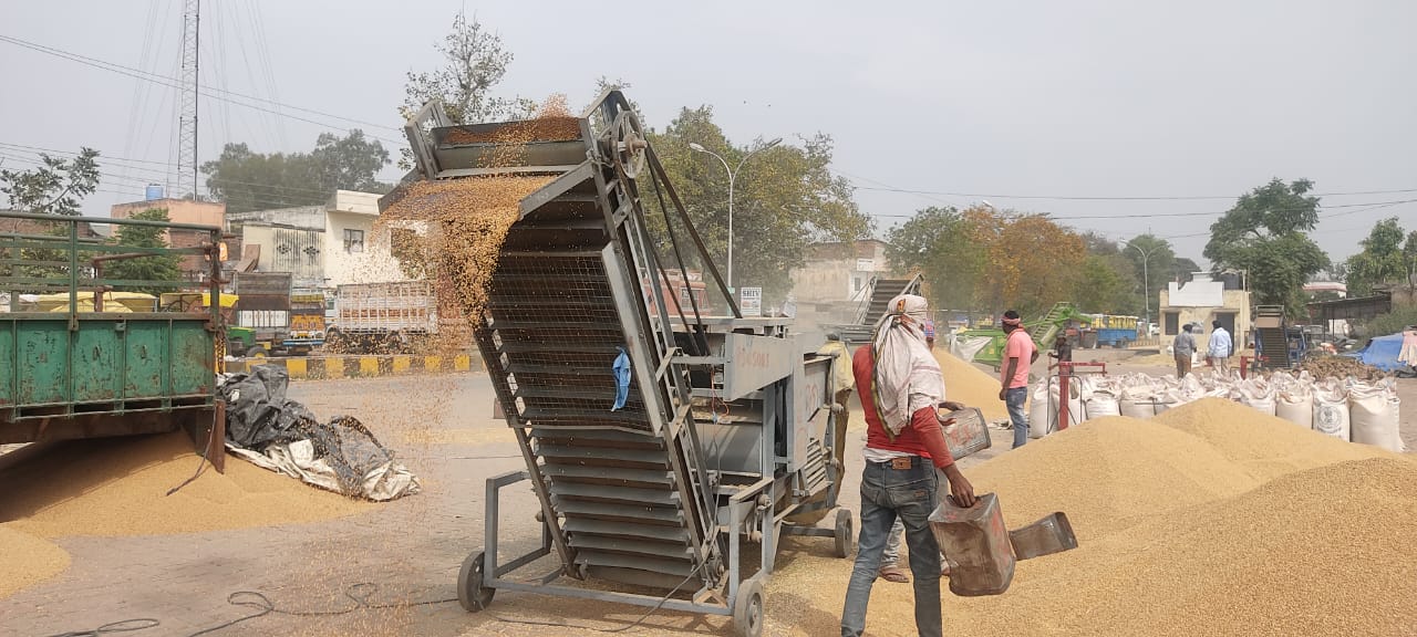 DC asks SDMs, food supply and mandi board officials to visit Mandi’s on daily basis for personal supervision on wheat procurement