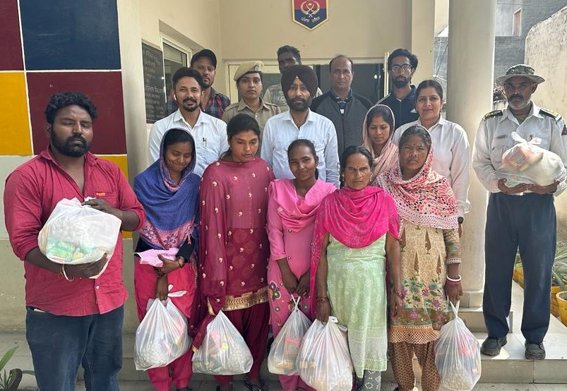 Nakodar police Saanjh Kendra distributes ration