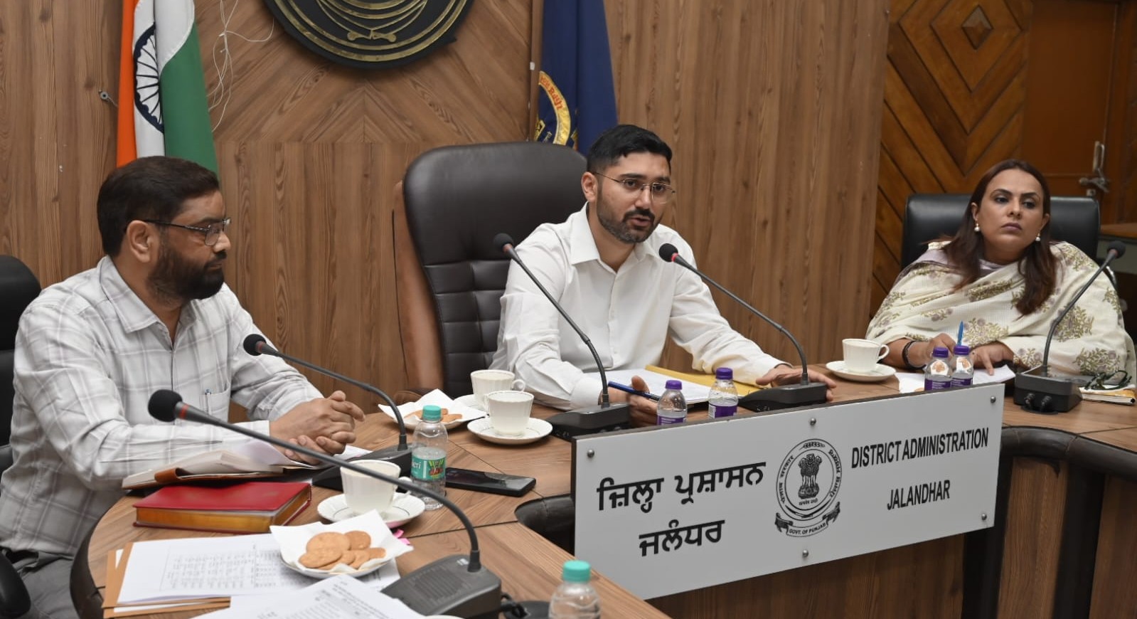 Deputy Commissioner holds meeting with representatives of political parties, briefs them about SIR