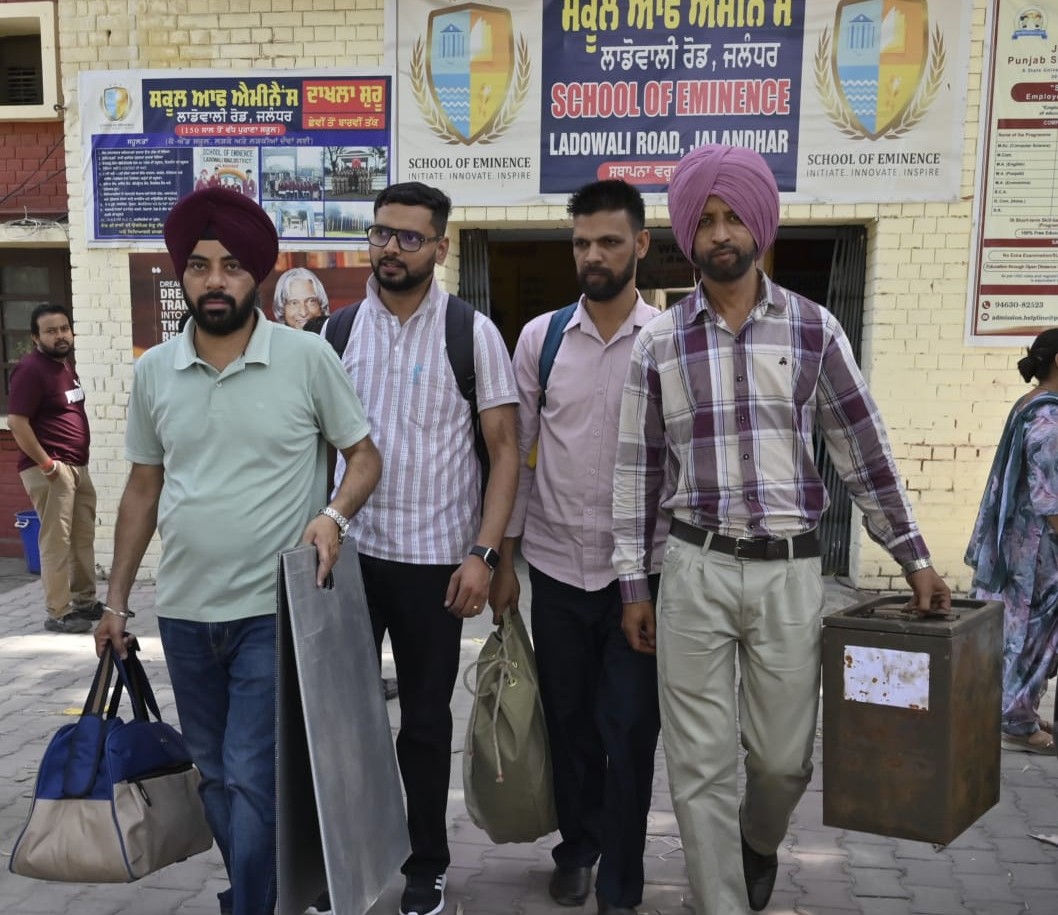133 Polling parties dispatched to polling stations with election material for Municipal Council and Nagar Panchayat elections;DC